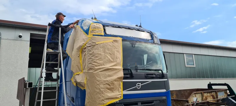 Fahrerhaus-Reparatur Volvo FH: Foto aus der Autowelt-Werkstatt