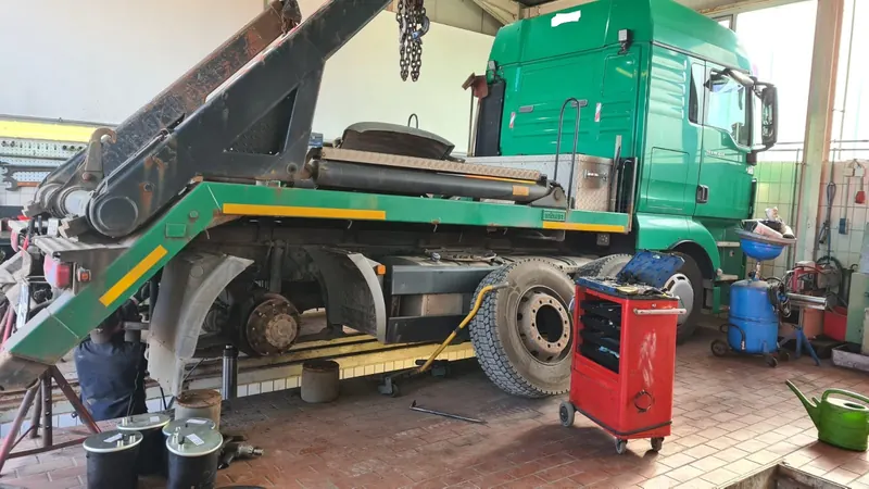Luftfederbälge MAN TGX Absetzkipper: Foto aus der Autowelt-Werkstatt