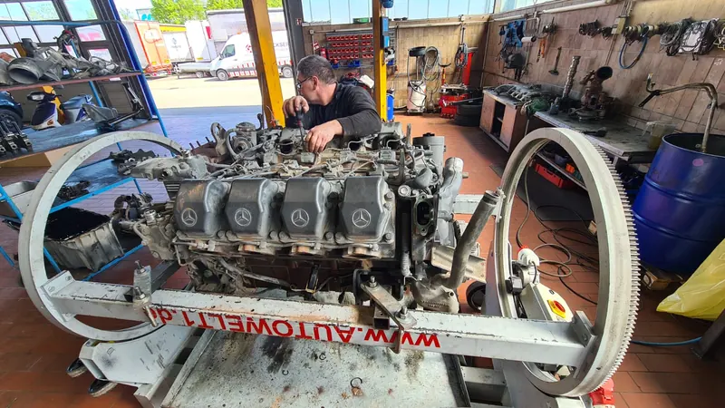 Motorinstandsetzung OM 502 LA Actros V8: Foto aus der Autowelt-Werkstatt