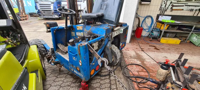 Moffett-Mitnahmestapler Reparatur: Foto aus der Autowelt-Werkstatt