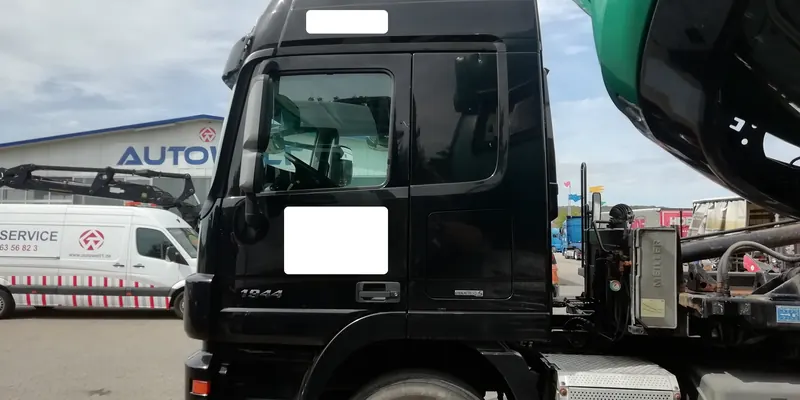 Luftfederbalg Actros 1944 Abrollkipper: Foto aus der Autowelt-Werkstatt