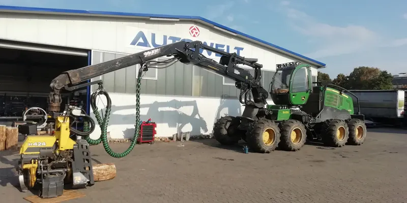 John Deere 1270E, Frontachse: Foto aus der Autowelt-Werkstatt