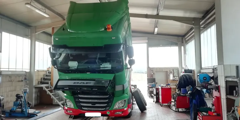 Bremsklötze DAF XF 440: Foto aus der Autowelt-Werkstatt