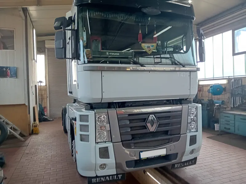 Lufttrockner Renault Magnum 440 DXi: Foto aus der Autowelt-Werkstatt