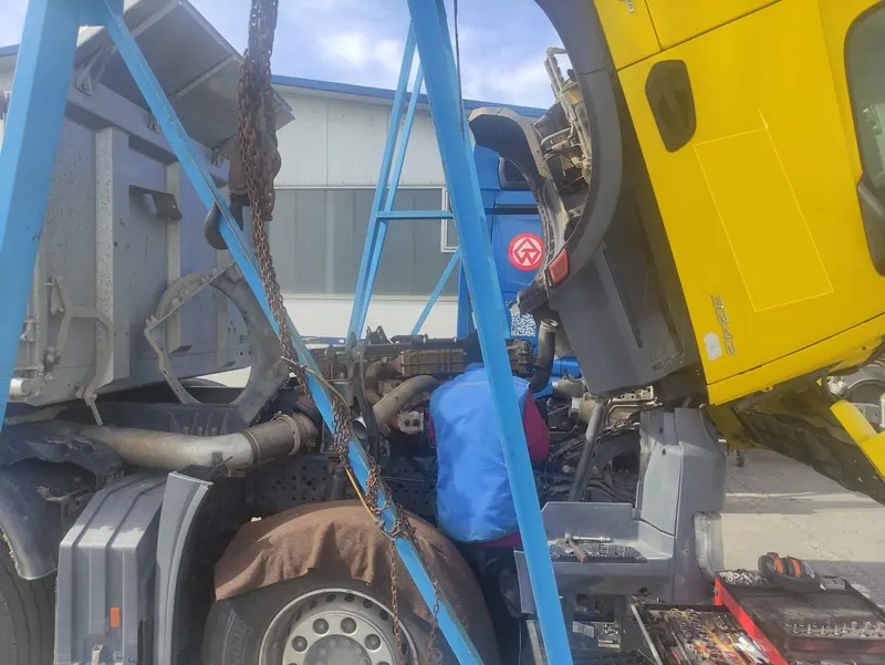 Motorüberholung OM 471 Arocs Kipper: Foto aus der Autowelt-Werkstatt