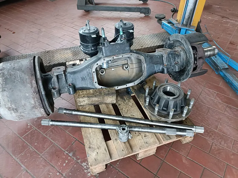 Achsreparatur MAN TGS Betonmischer: Foto aus der Autowelt-Werkstatt