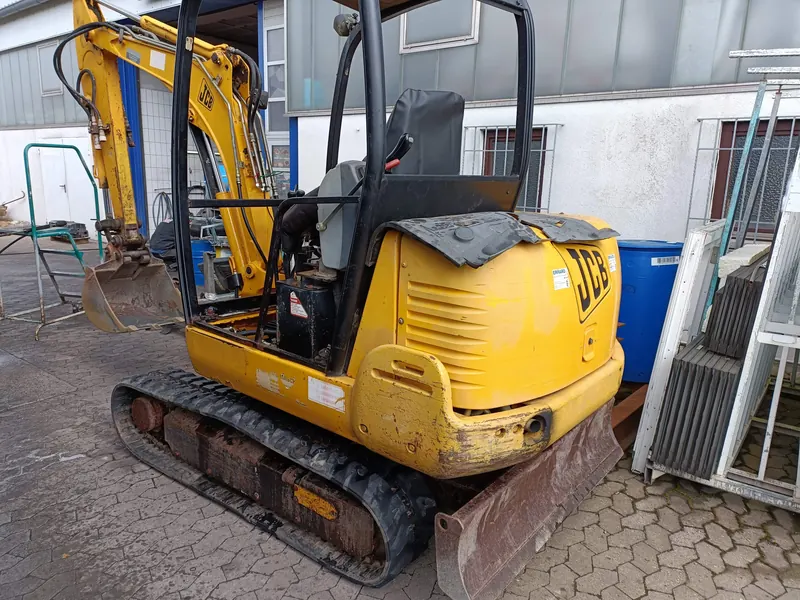 JCB-Minibagger 803, Ölverlust: Foto aus der Autowelt-Werkstatt