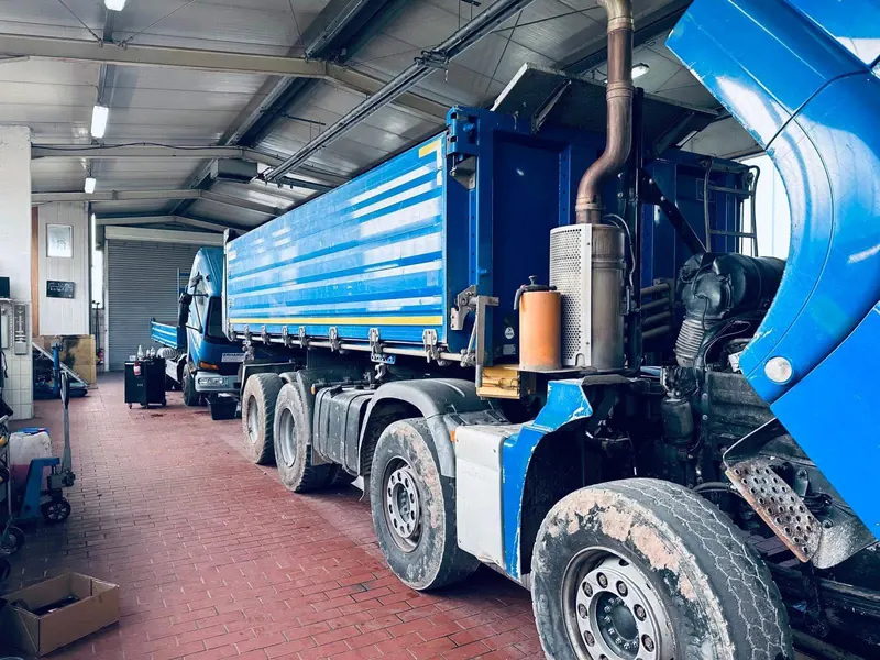 Kupplungswechsel MAN TGS Kipper 8x4: Foto aus der Autowelt-Werkstatt