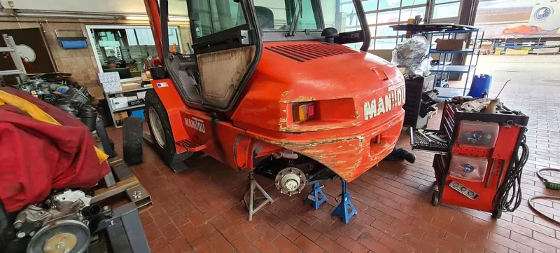 Manitou-Stapler, Hydraulik und Achsen: Foto aus der Autowelt-Werkstatt
