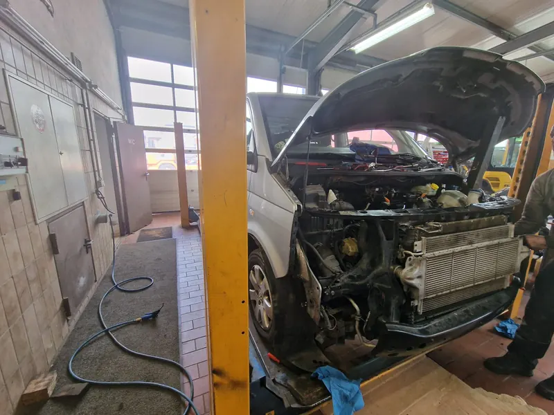 VW T5, Glühkerzen und Einspritzdüsen: Foto aus der Autowelt-Werkstatt