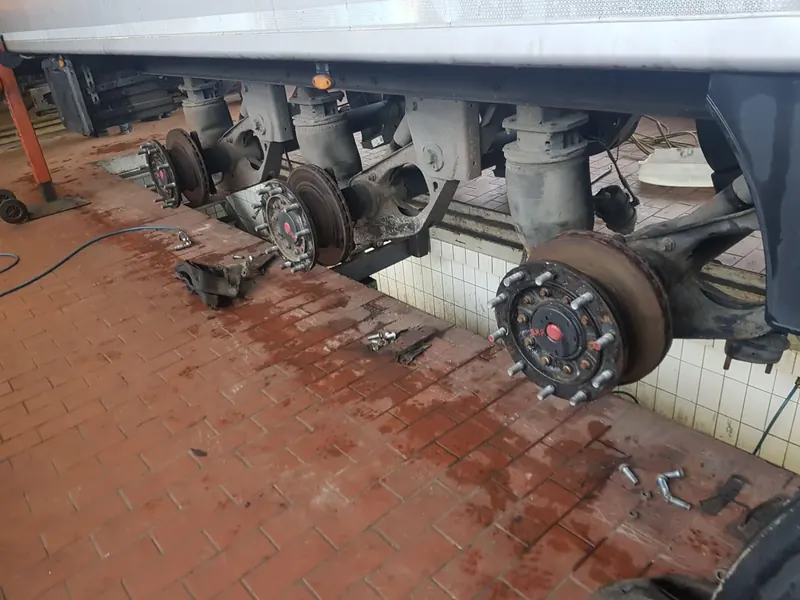 SAF axle: replacing a wheel hub on a trailer: photo from the Autowelt workshop